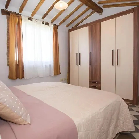 Manuel With Swimming Pool ゲストハウス