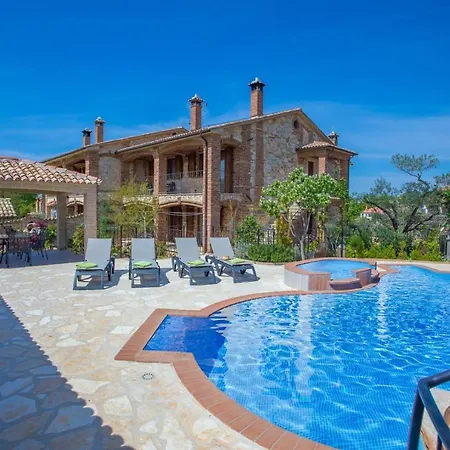 Manuel With Swimming Pool Guest house 4*