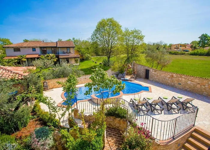 Manuel With Swimming Pool 4*
