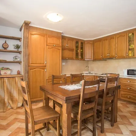 Manuel With Swimming Pool Guest house