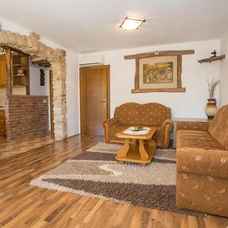 Manuel With Swimming Pool Guest house