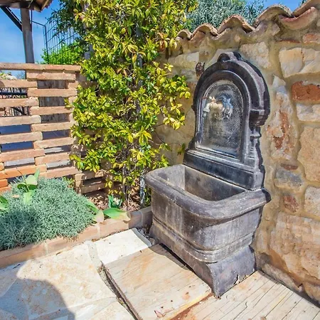 Manuel With Swimming Pool Guest house